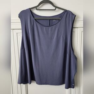 Amazon Essentials Women's Tech Stretch Cropped Loose-Fit Tank